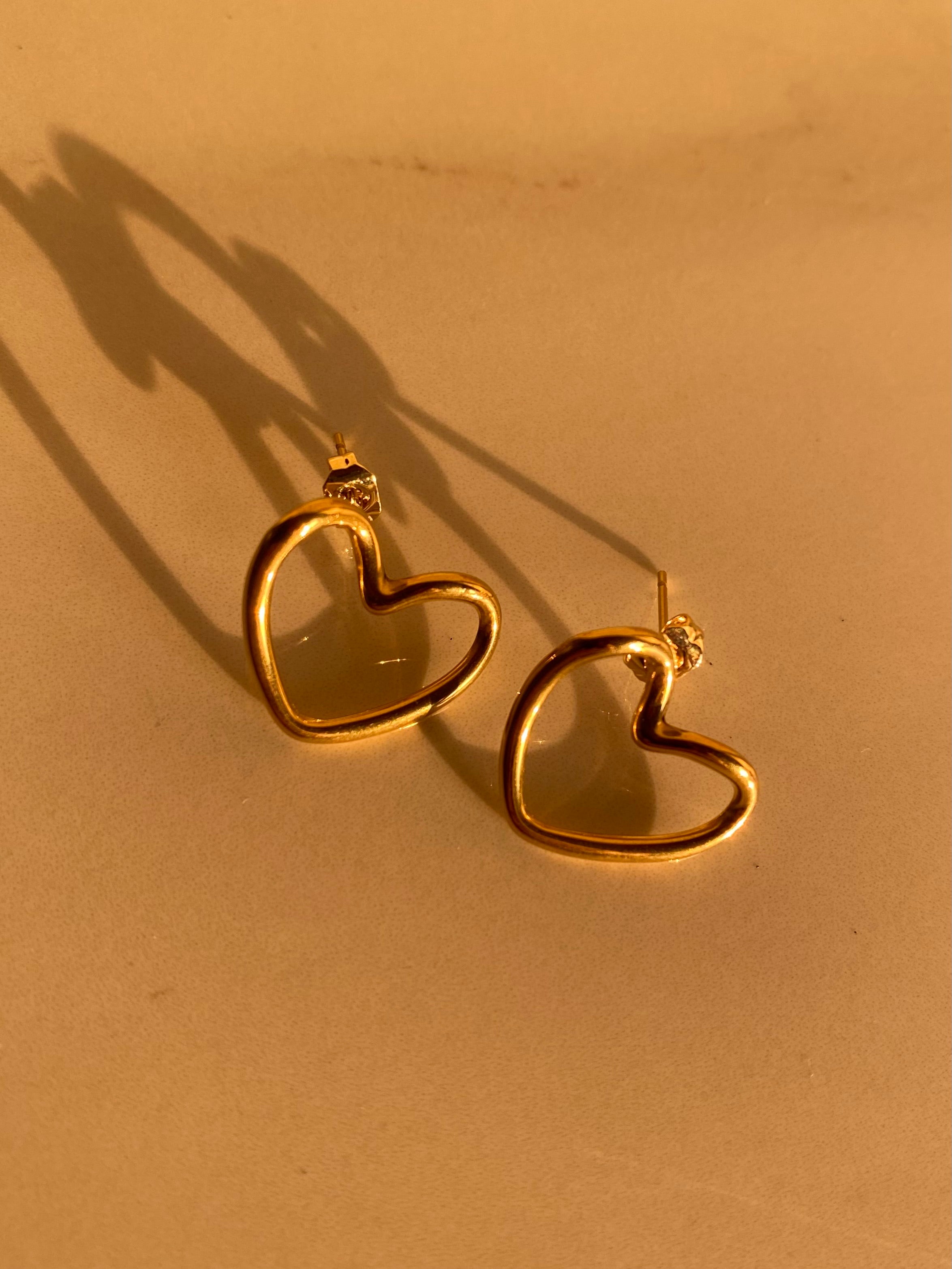 Hollow heart studs